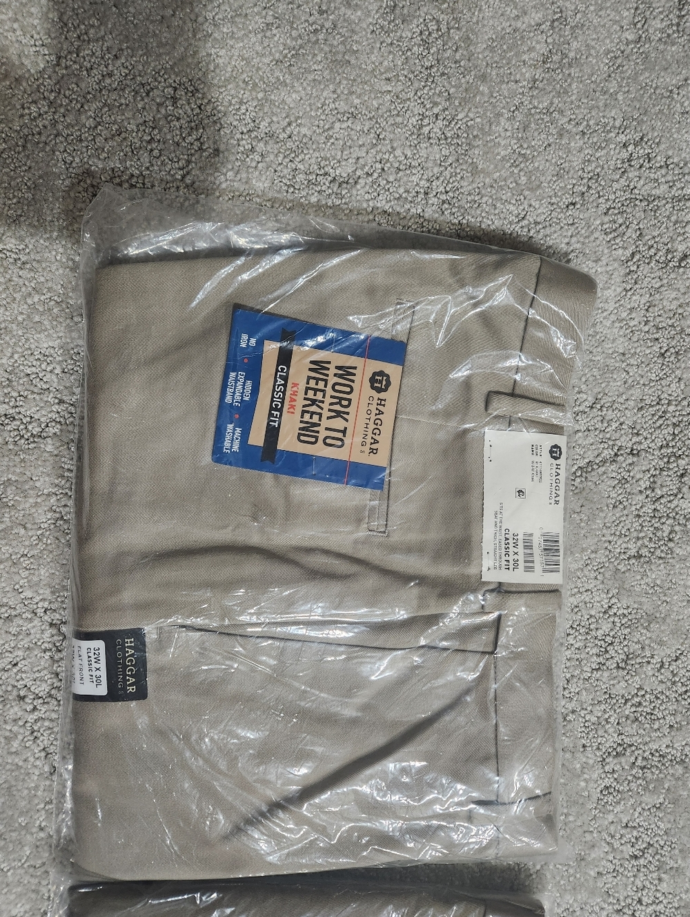 32x30 Haggar Men's Classic Fit Chino Pants in Light Khaki